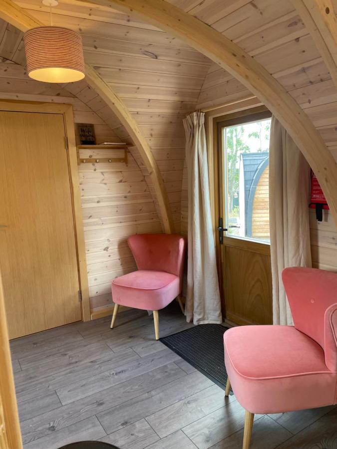 ホテル Squirrel Glamping Pod School House Farm Leighton  エクステリア 写真