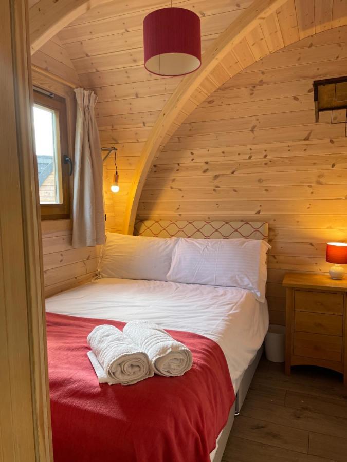 ホテル Squirrel Glamping Pod School House Farm Leighton  エクステリア 写真