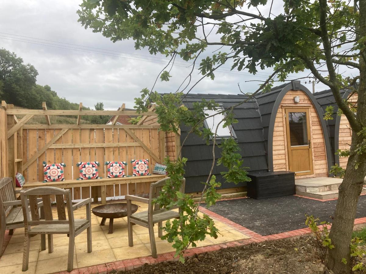 ホテル Squirrel Glamping Pod School House Farm Leighton  エクステリア 写真