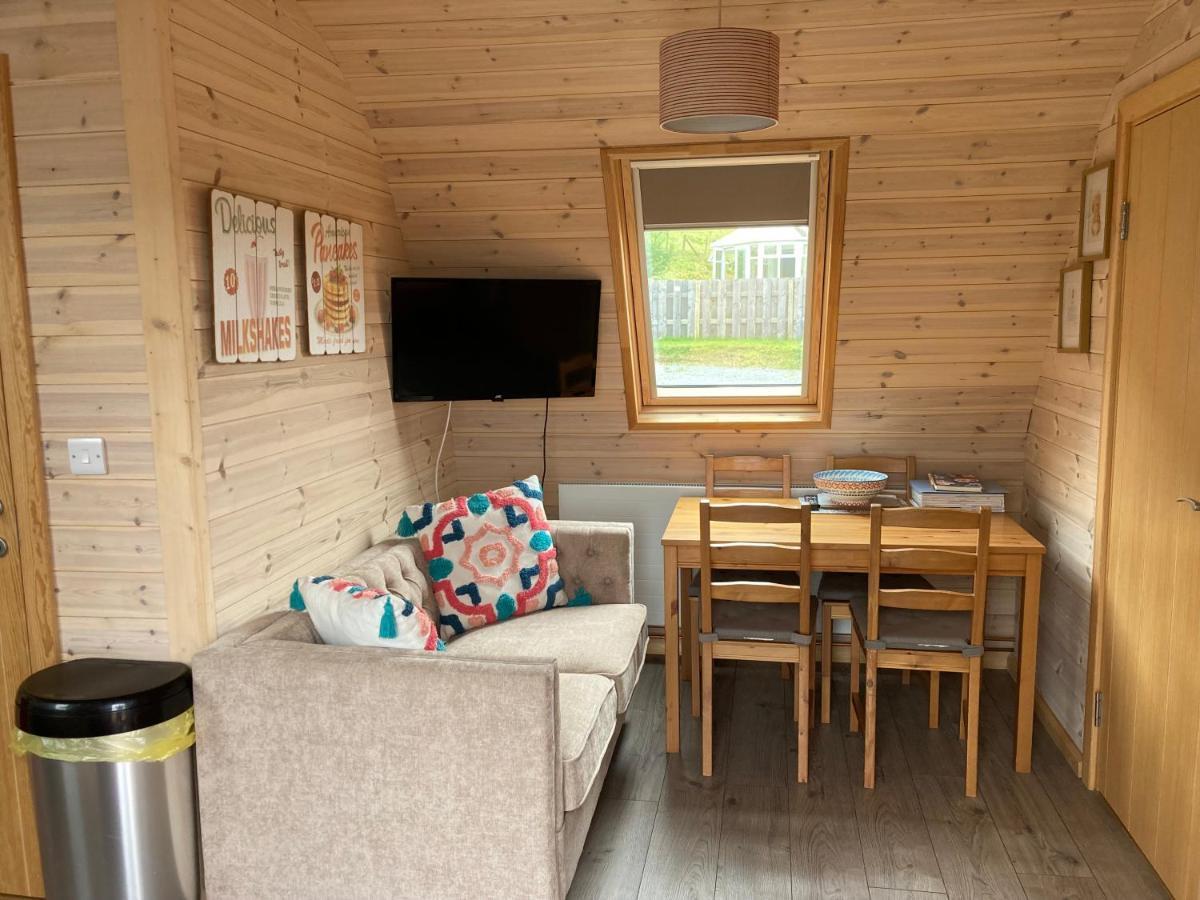 ホテル Squirrel Glamping Pod School House Farm Leighton  エクステリア 写真